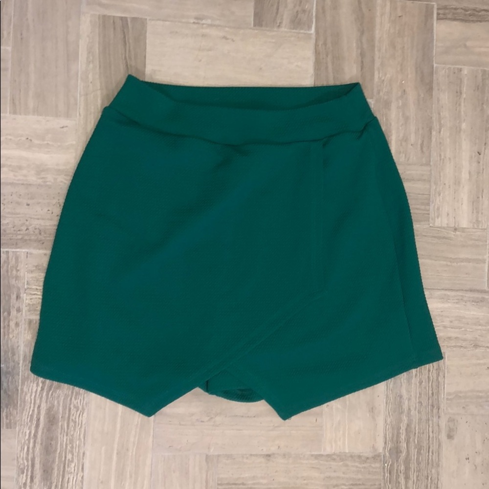 ⬇️green skort